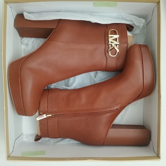Michael Kors Brown PARKER BOOT Size 9 with Gold MK Accents  Side Zipper Closure - Picture 1 of 11